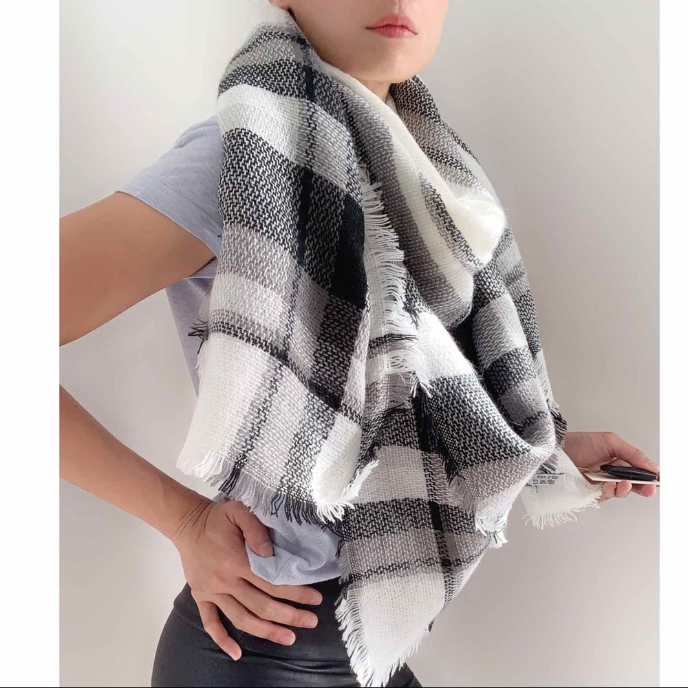 JET SET Oversized Plaid Blanket Scarf - Picture 7 of 8